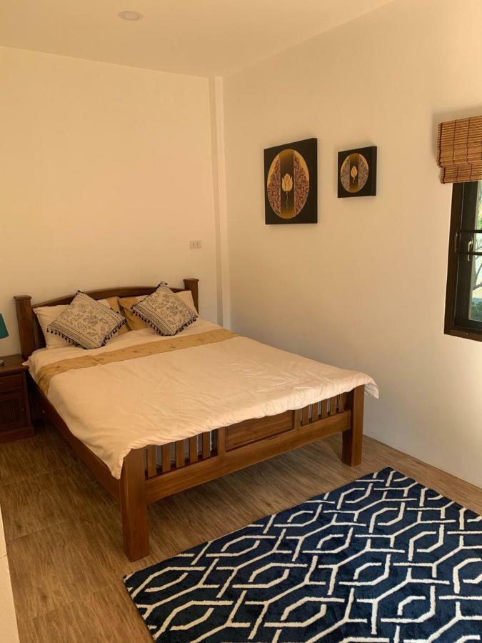 Sunray Guesthouse สุนันท์บ้านพักริมคลอง Uthai Thani Esterno foto