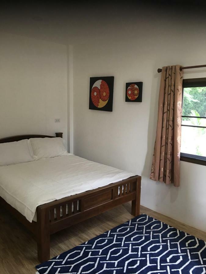 Sunray Guesthouse สุนันท์บ้านพักริมคลอง Uthai Thani Esterno foto